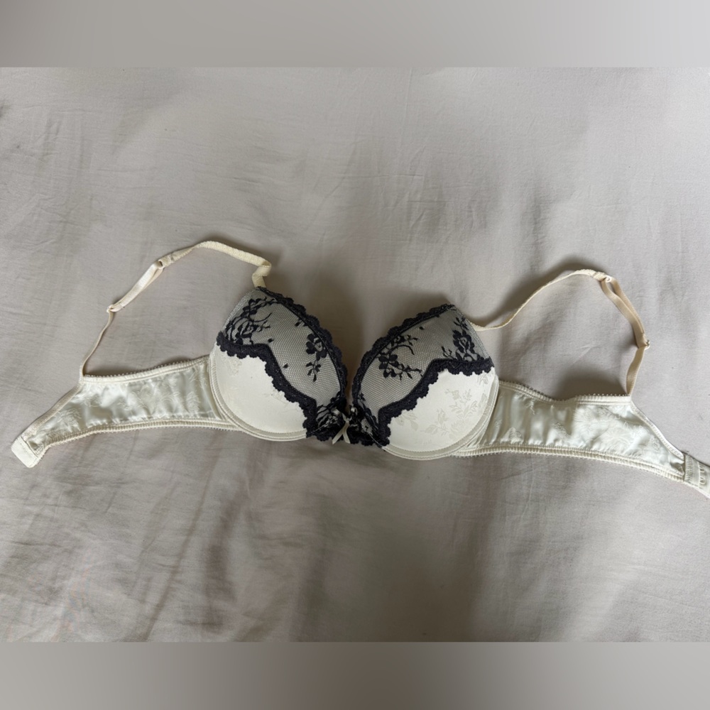 Victoria Secret Lace-Accent Push-Up Bra
